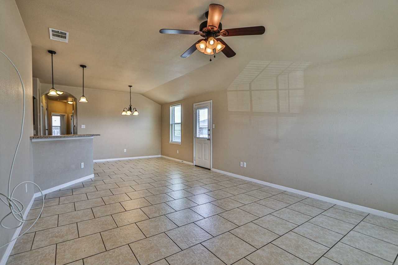 4609 Cambridge Dr, KI - Photo 3 of 20