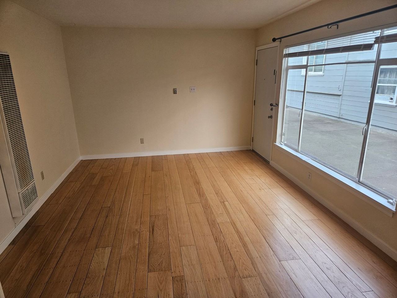 688 Alcatraz Ave - Photo 3 of 32