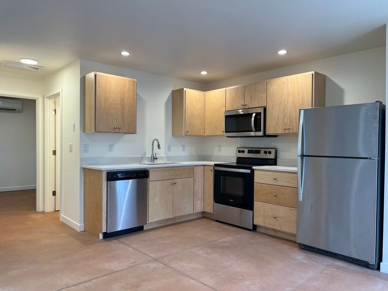 534 Putnam St #1 - Photo 2 of 8