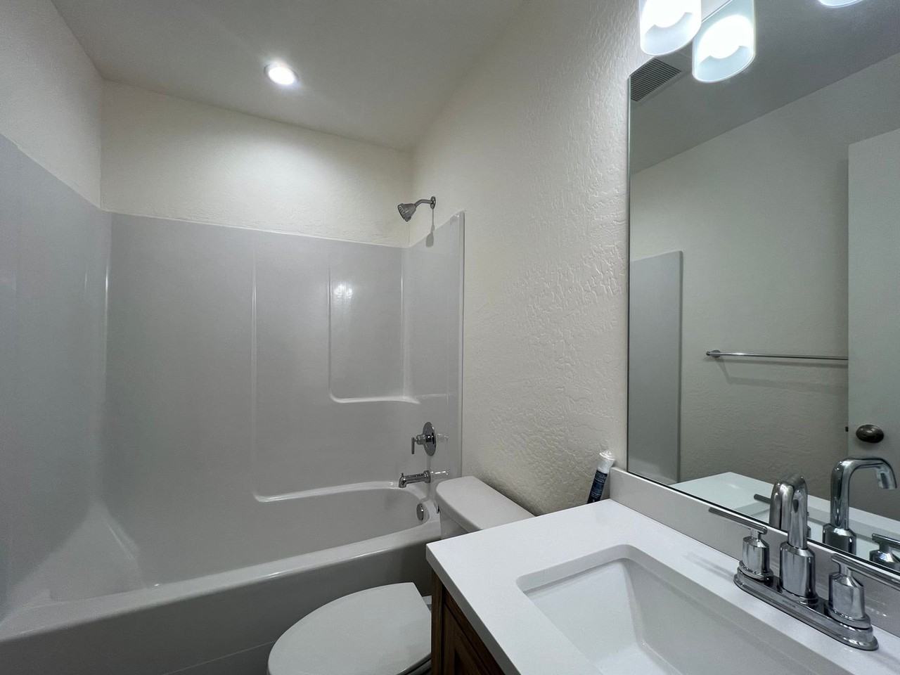 534 Putnam St #1 - Photo 5 of 8