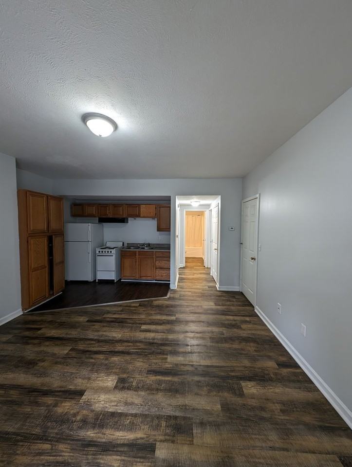 552 W 5th St - Photo 2 of 10