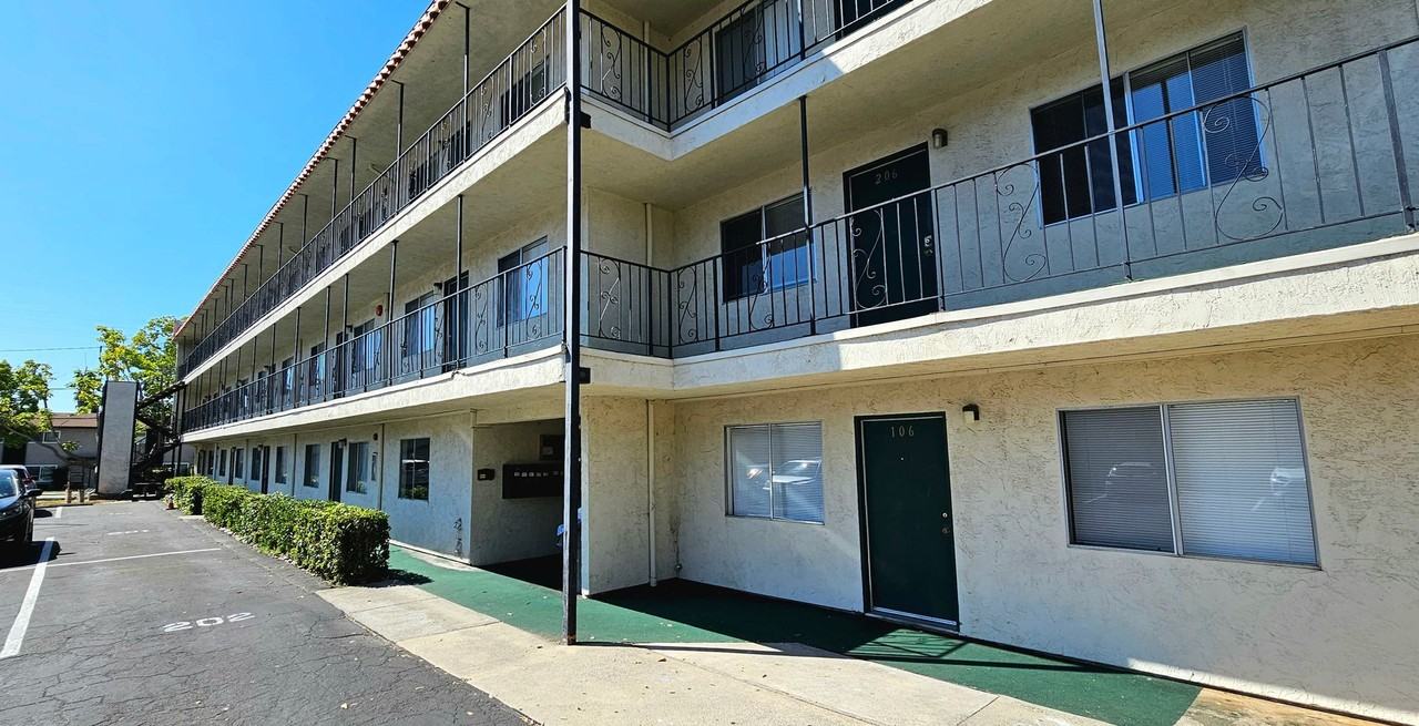 0020 190 California Blv - Photo 4 of 15