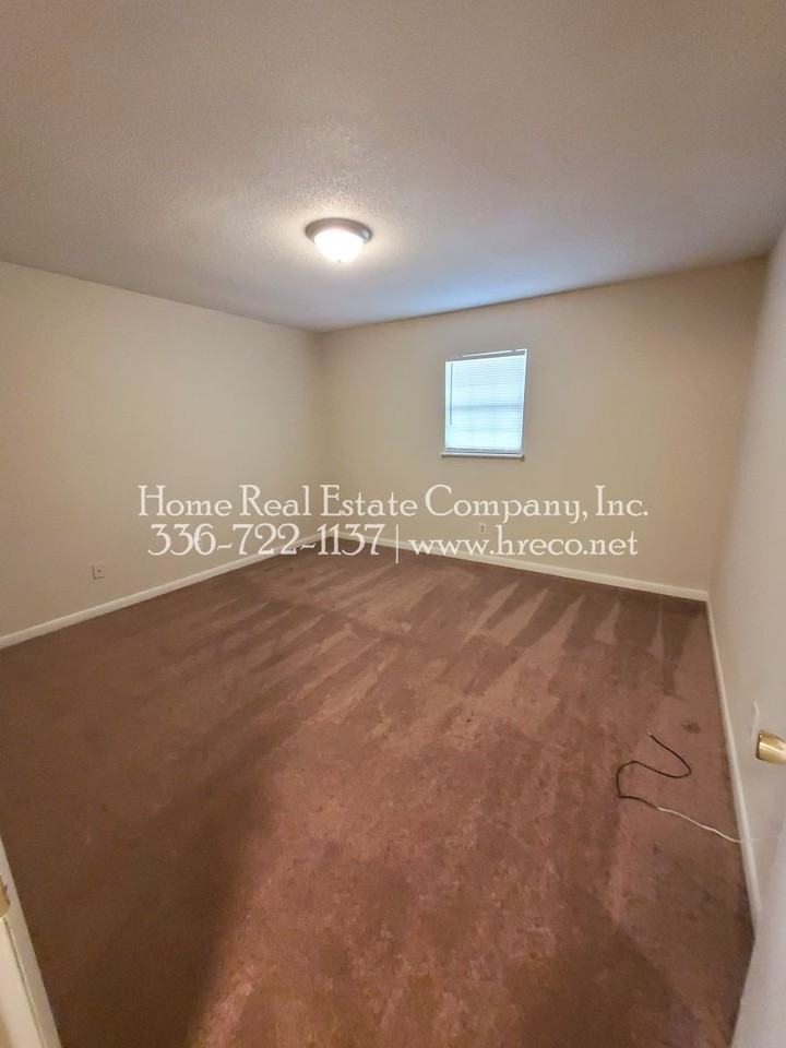 3465 Valley Rd - Photo 4 of 10