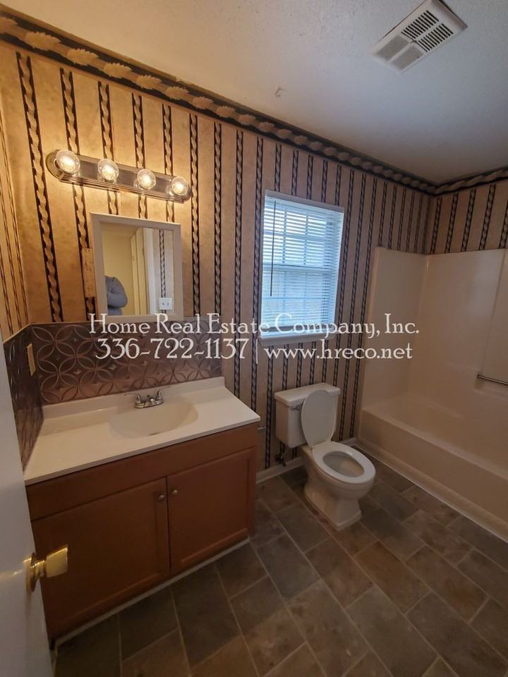 3465 Valley Rd - Photo 5 of 10