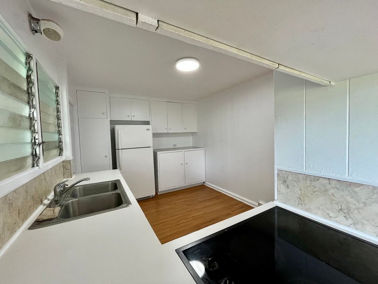 Natsuhara, Roger - Photo 2 of 11