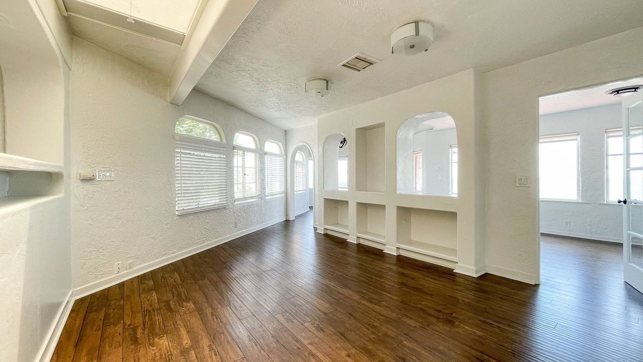 The Villas of Laguna Beach - Photo 6 of 24