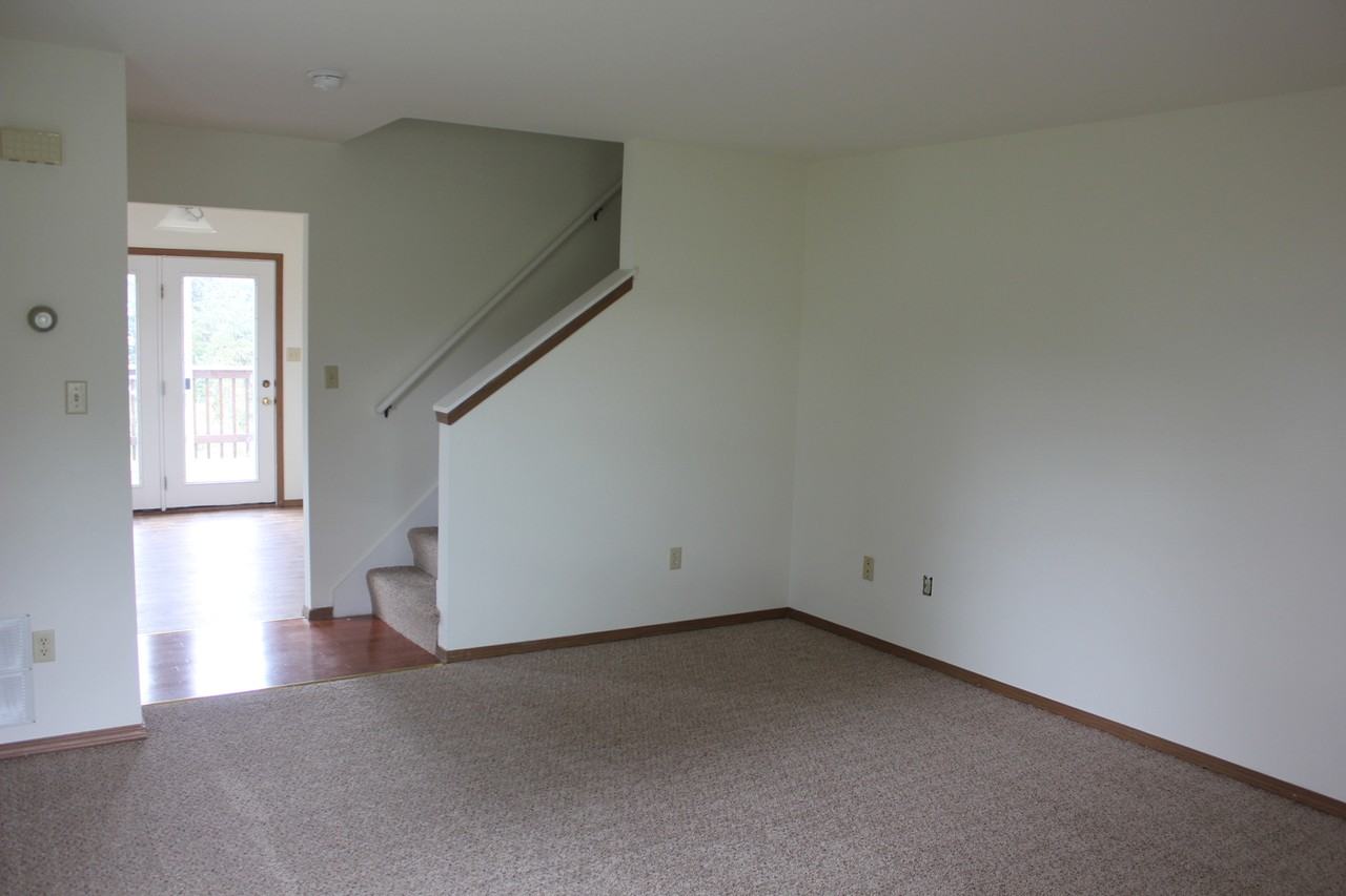 3186-3188 Shellers Bend - Photo 2 of 10