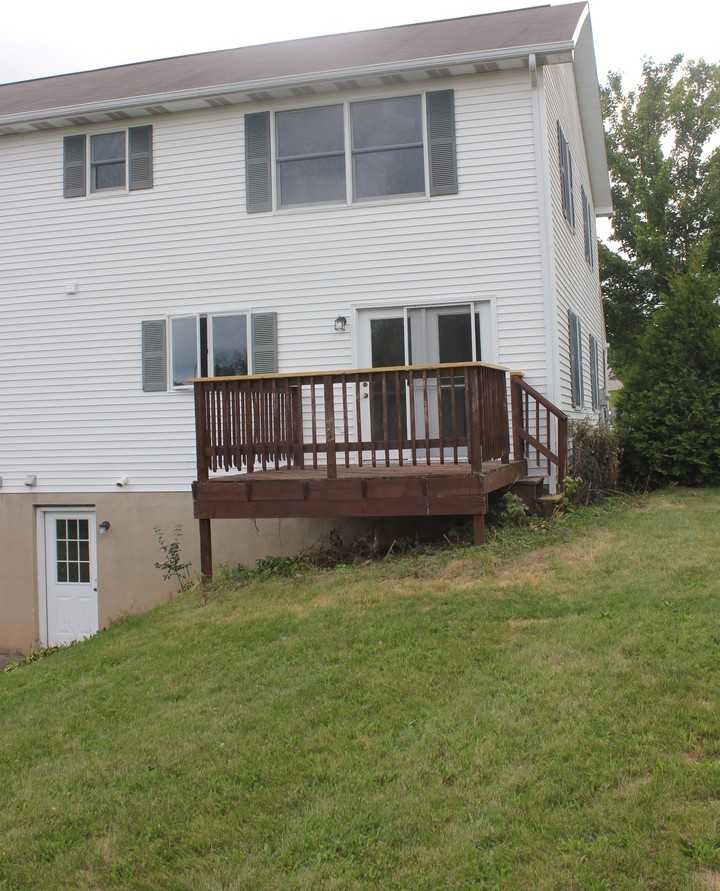 3186-3188 Shellers Bend - Photo 3 of 10