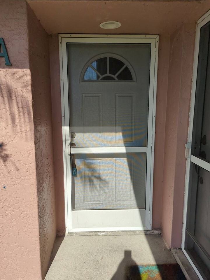 107 SW 16th Ter - Photo 2 of 14