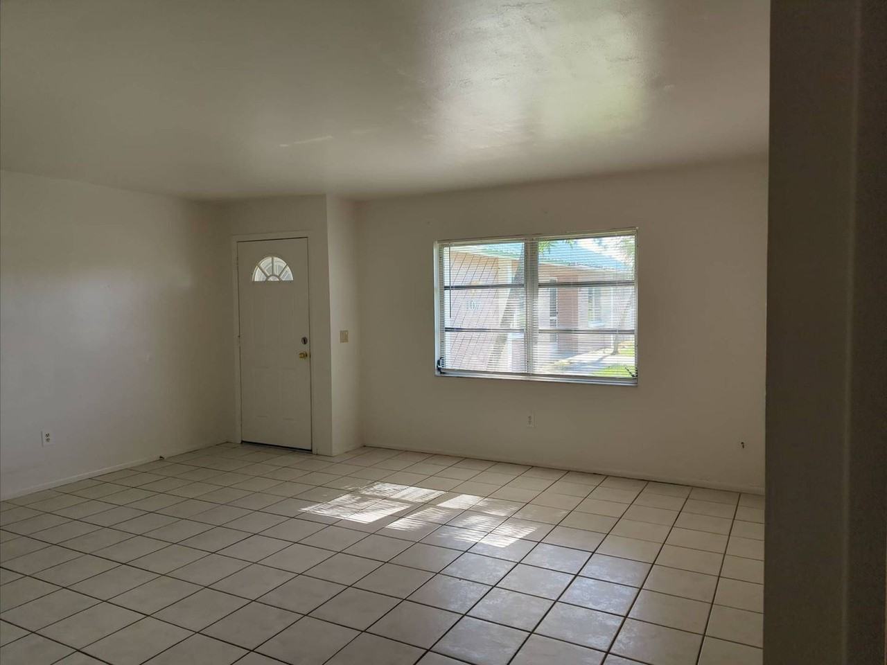 107 SW 16th Ter - Photo 3 of 14