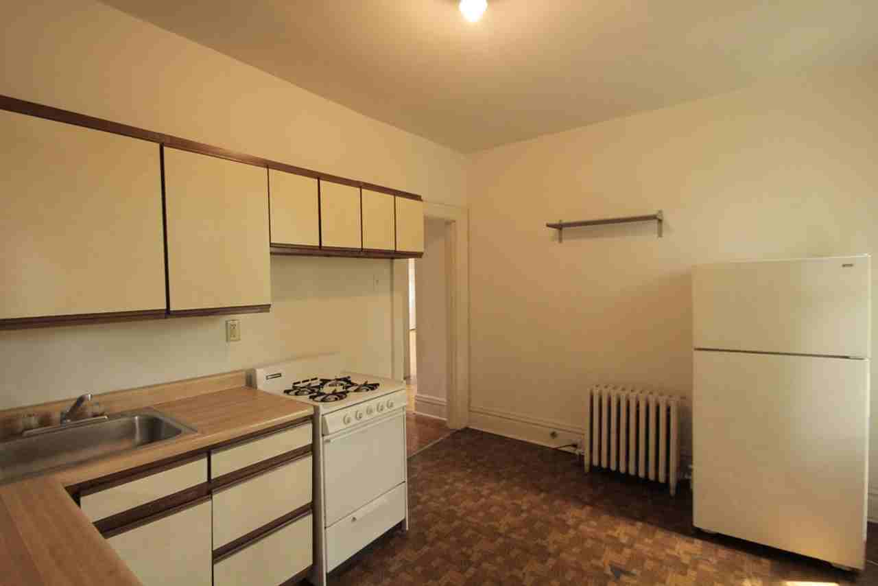 311 Pennwood Avenue - Photo 2 of 10