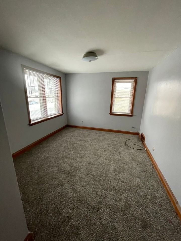 5333 W Keefe - Photo 3 of 13