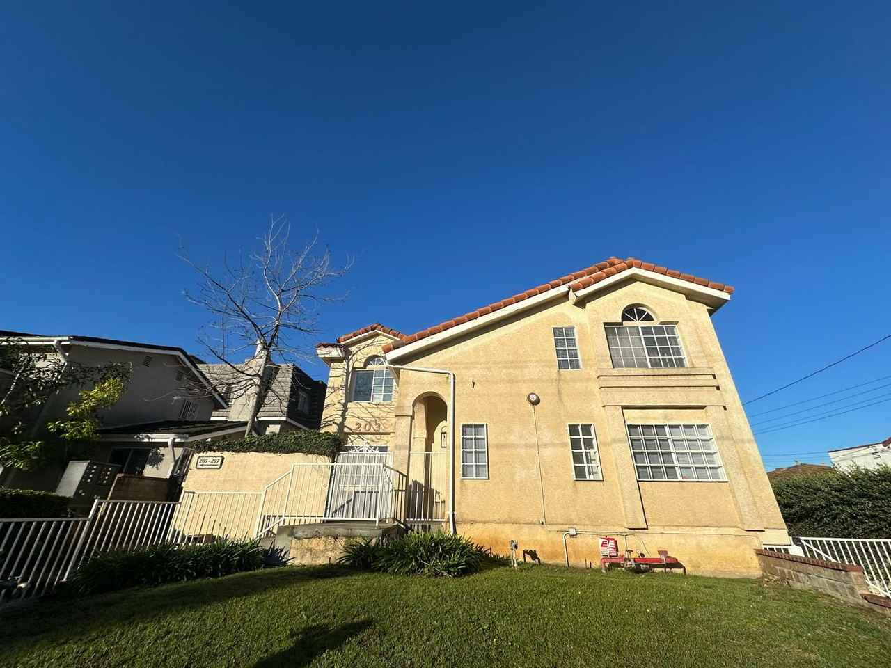 203 N Alhambra Ave - Photo 3 of 16