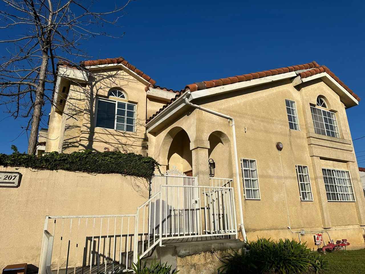 203 N Alhambra Ave - Photo 2 of 16