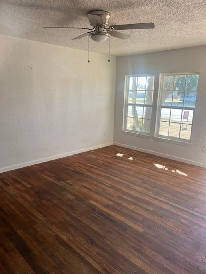 409 Tahoka Rd - Photo 2 of 12