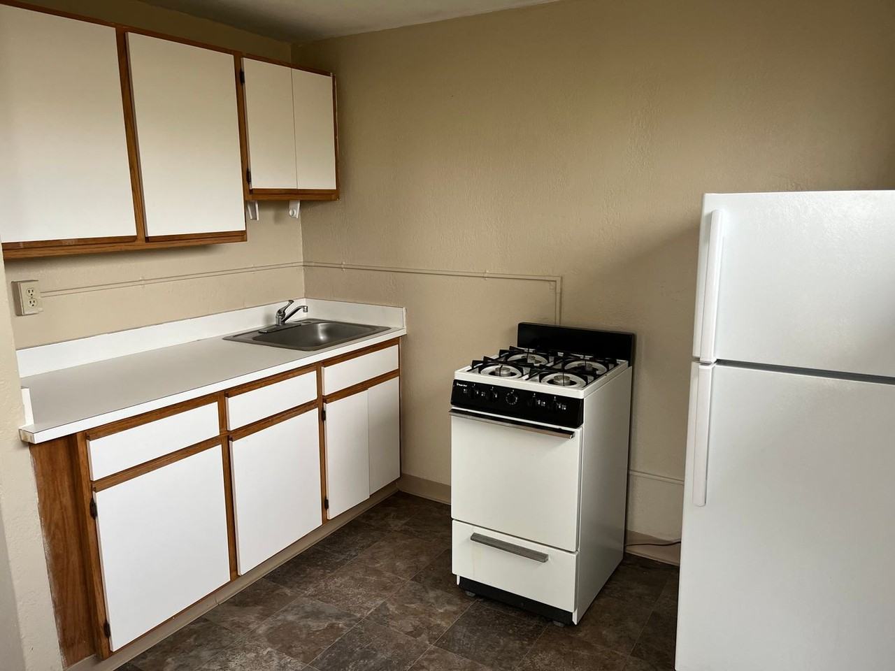 Camdon - 1 Bedroom - Central District - Vintage Charm - Photo 6 of 8