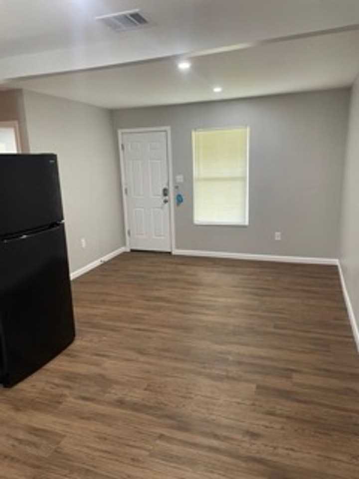 Burleson Triplex - Photo 3 of 7