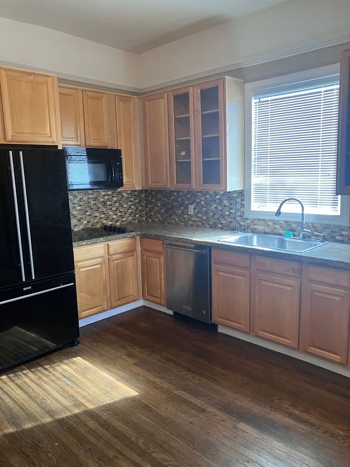 242 N 2nd Ave - Photo 4 of 17