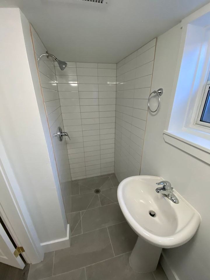 344 Nw Delaware Ave #5 - Photo 6 of 8