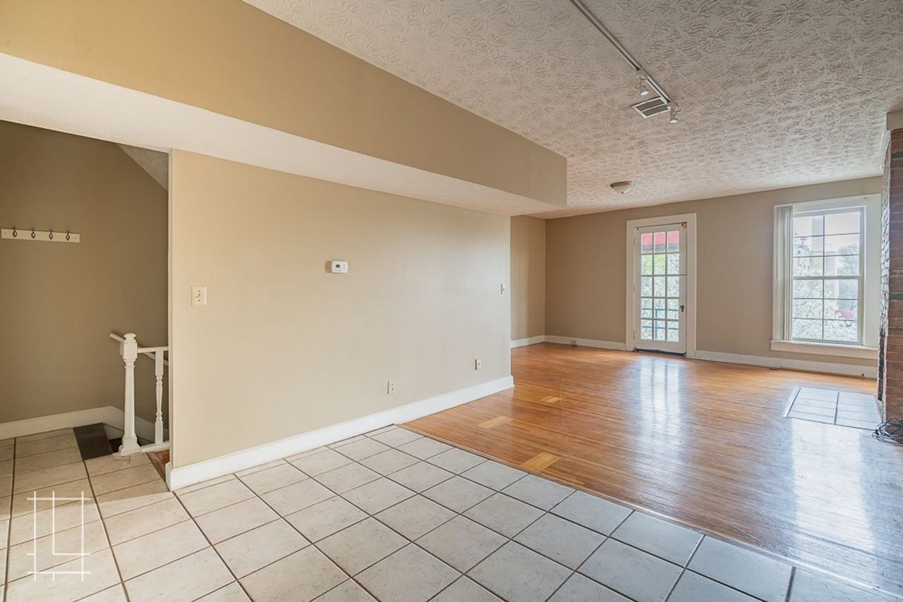 Neil House - Photo 2 of 45