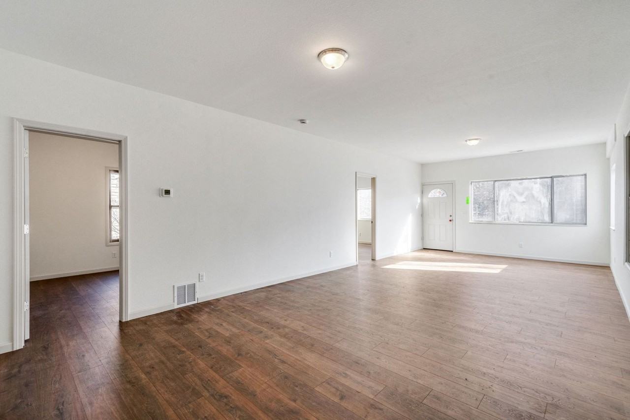 1719 6th Ave - Photo 2 of 16