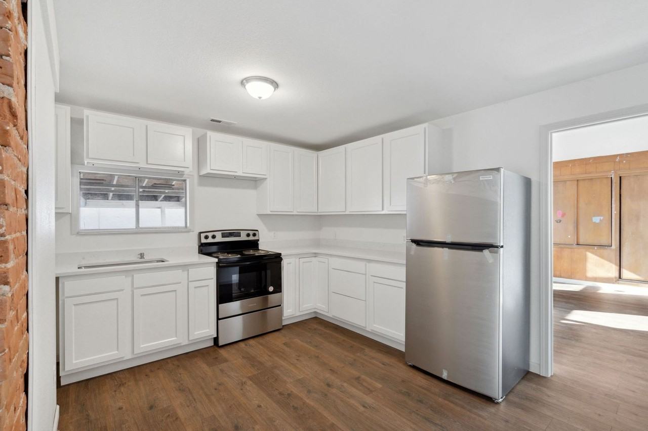 1719 6th Ave - Photo 3 of 16