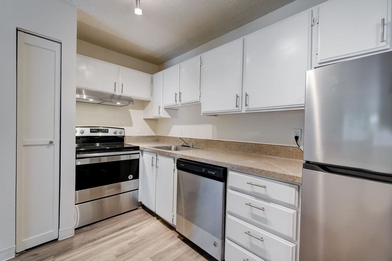 Icon Apartments - Photo 5 of 19