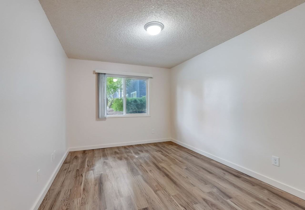 Icon Apartments - Photo 7 of 19