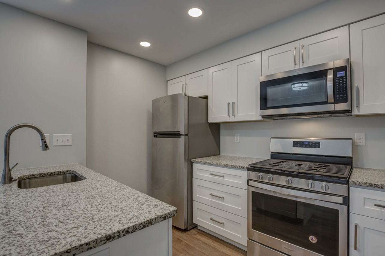 5425 Stewart Ave - Photo 3 of 16