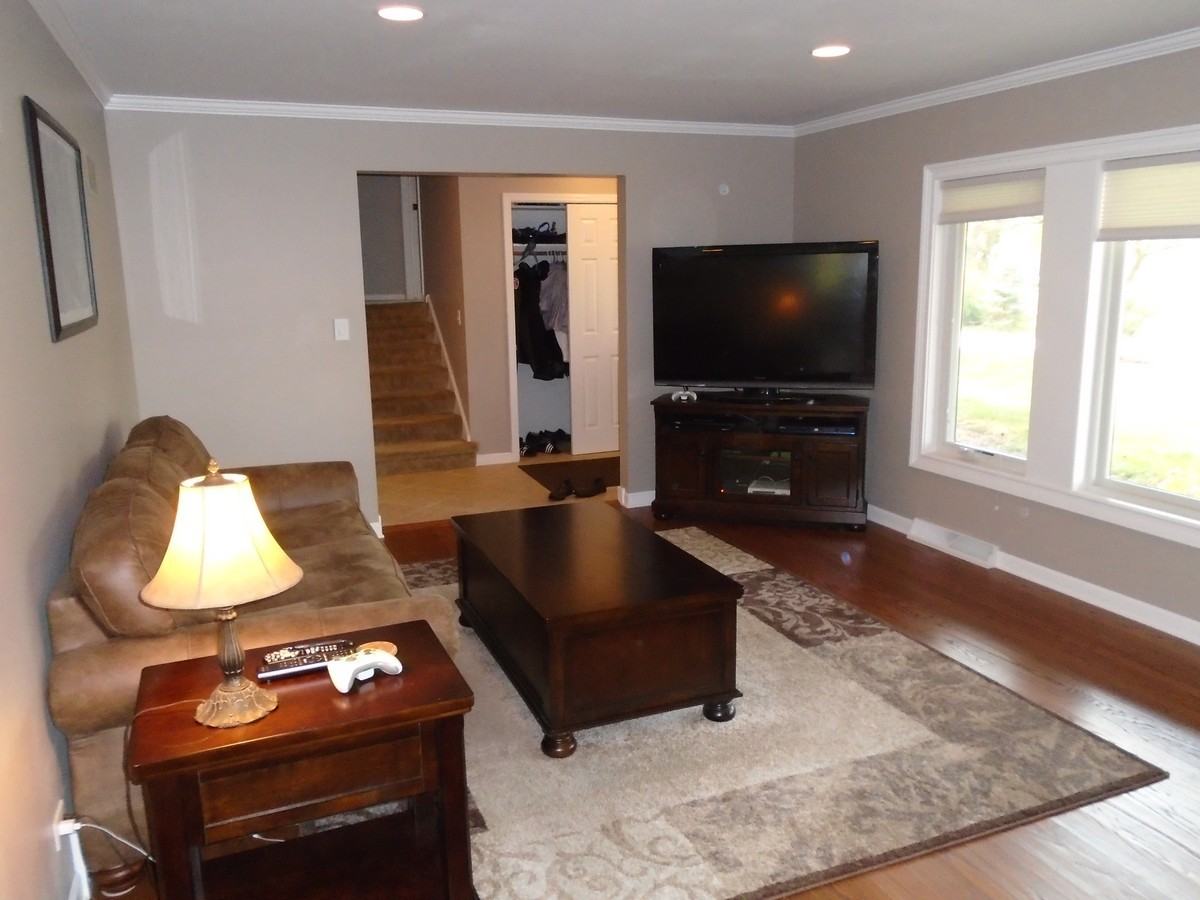 29W512 Forestview Dr - Photo 3 of 25