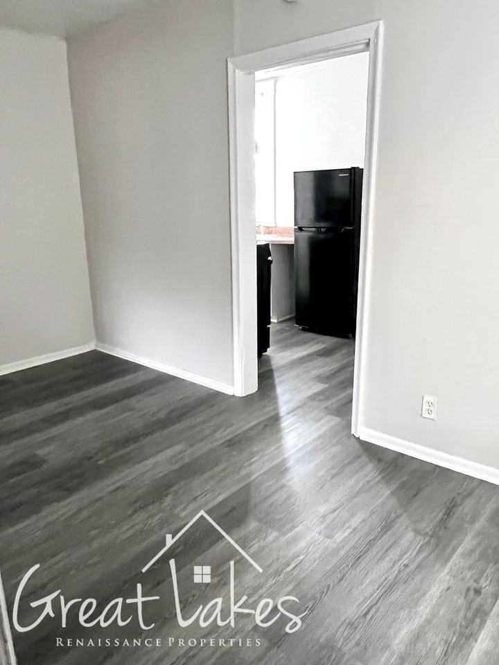 8126 Gartner St - Photo 2 of 14