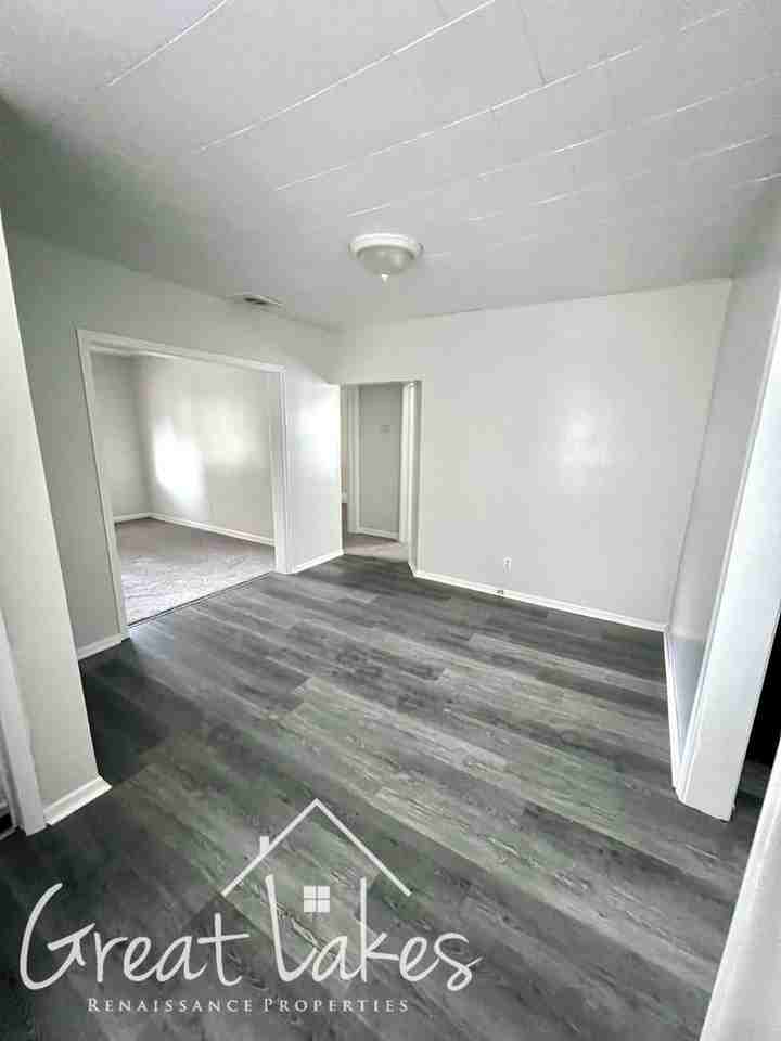 8126 Gartner St - Photo 3 of 14