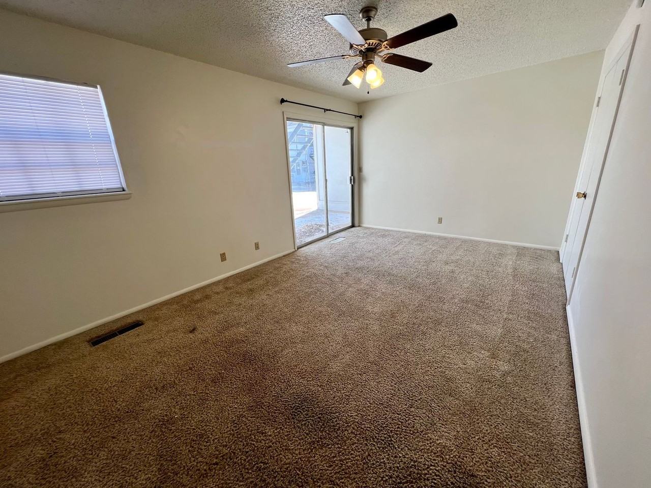 Colonial Plaza Apartments - Photo 3 of 3