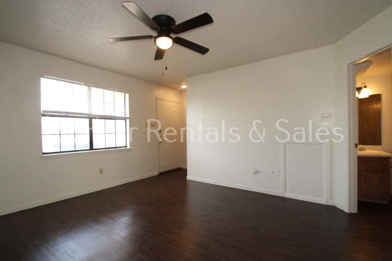 3802 Charolais Dr Apt D - Photo 3 of 20