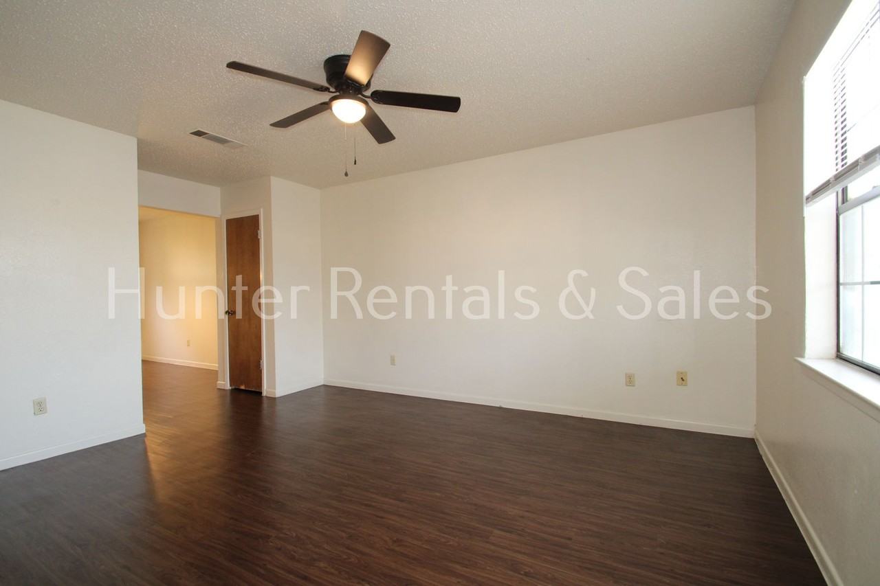 3802 Charolais Dr Apt D - Photo 4 of 20