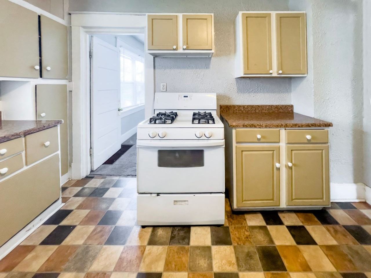 808 W Beechwood Ave - Photo 3 of 45