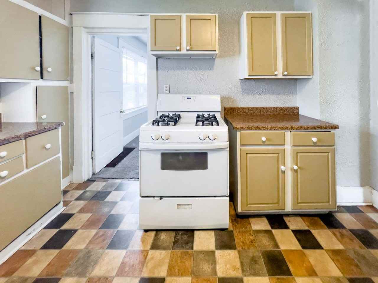 808 W Beechwood Ave - Photo 6 of 45