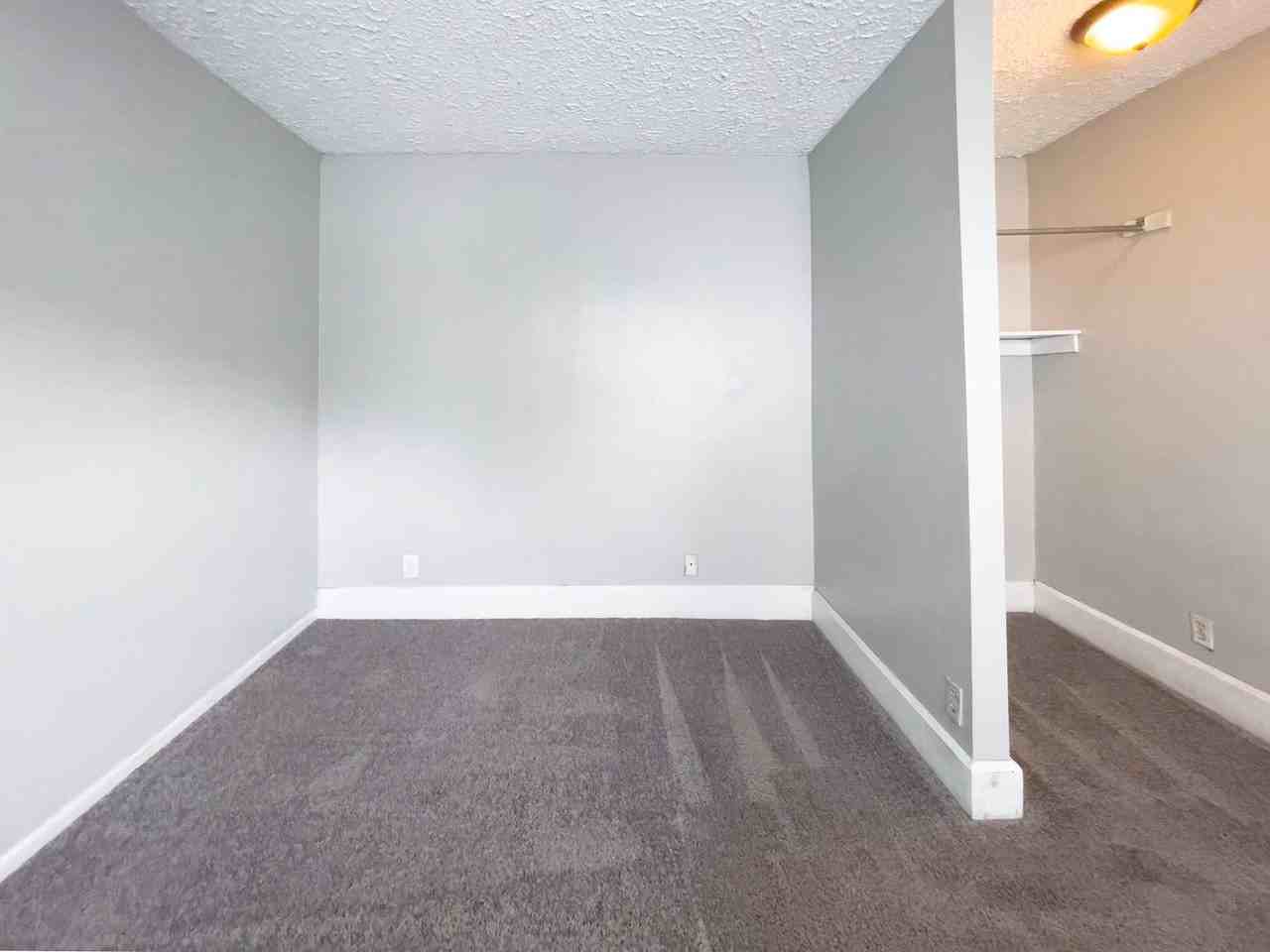 808 W Beechwood Ave - Photo 7 of 45