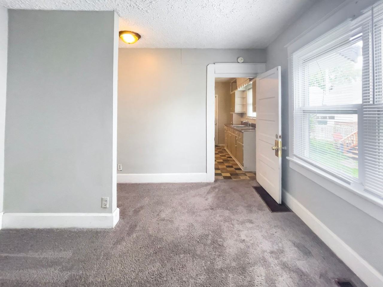 808 W Beechwood Ave - Photo 7 of 41