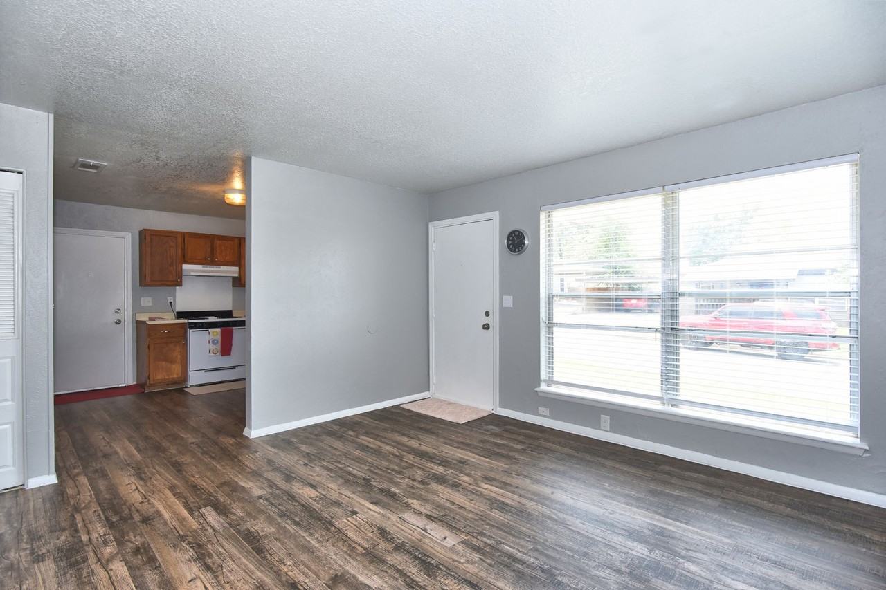 Summerstone Duplexes - Photo 2 of 19