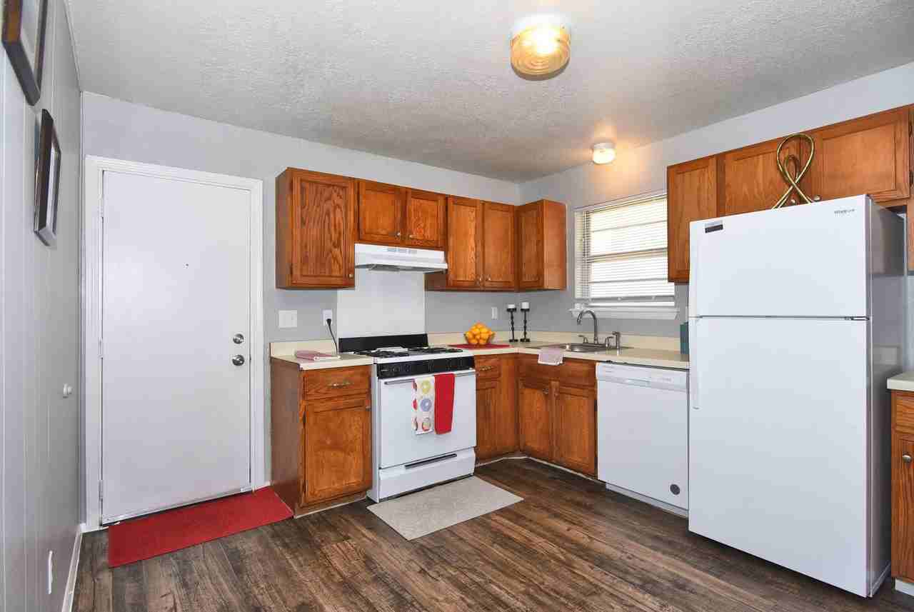 Summerstone Duplexes - Photo 3 of 19