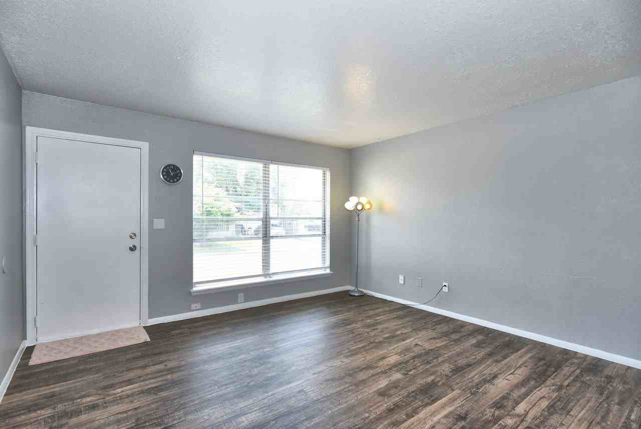 Summerstone Duplexes - Photo 5 of 19