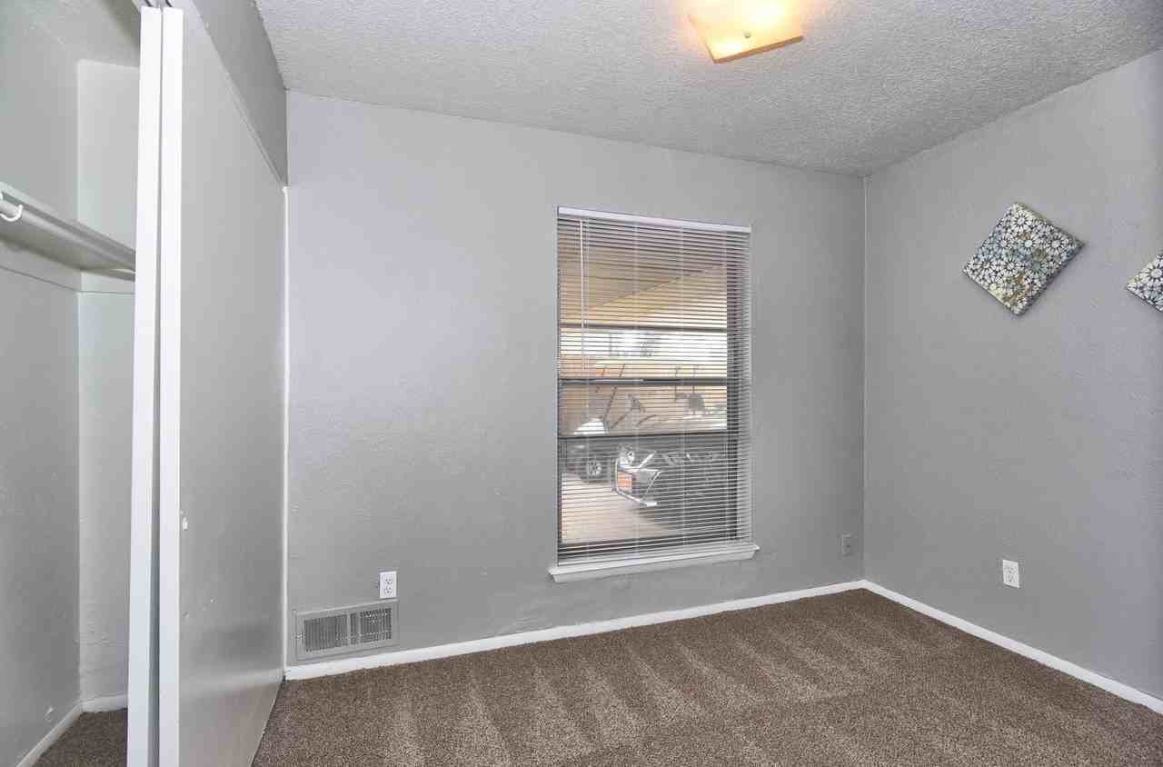 Summerstone Duplexes - Photo 6 of 19