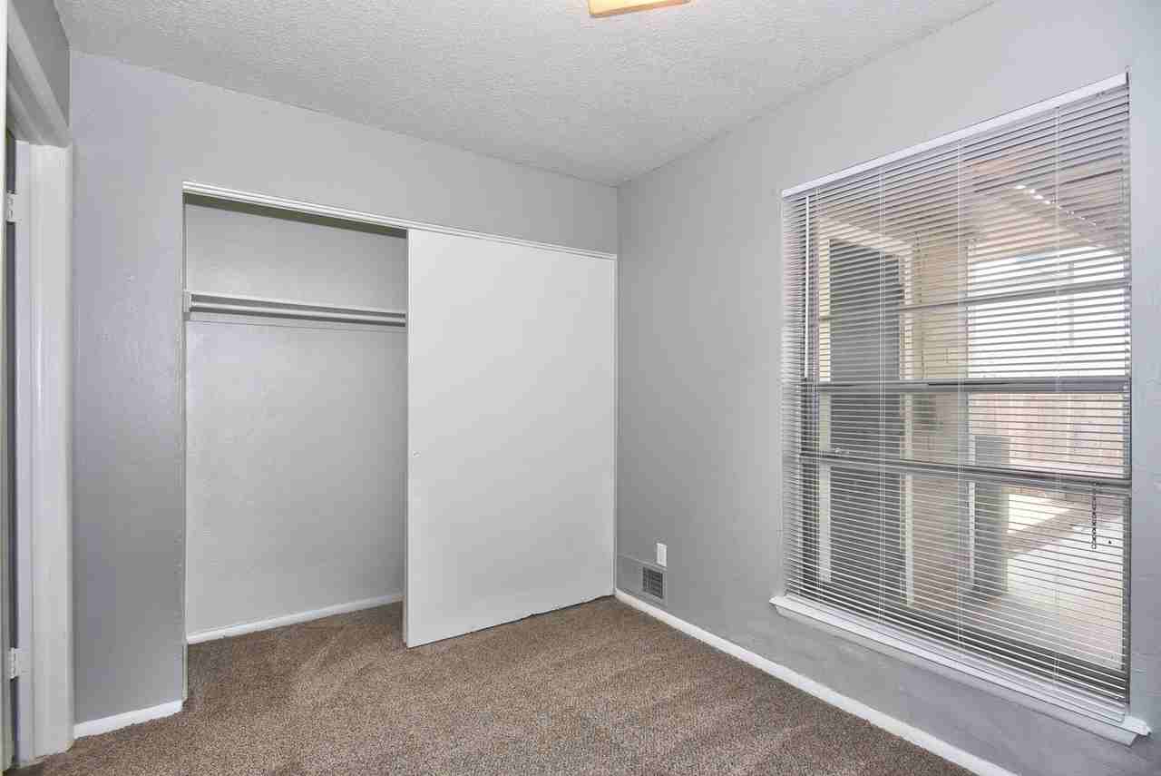 Summerstone Duplexes - Photo 7 of 19