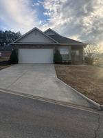 featured image of 106 Lakeview Ct