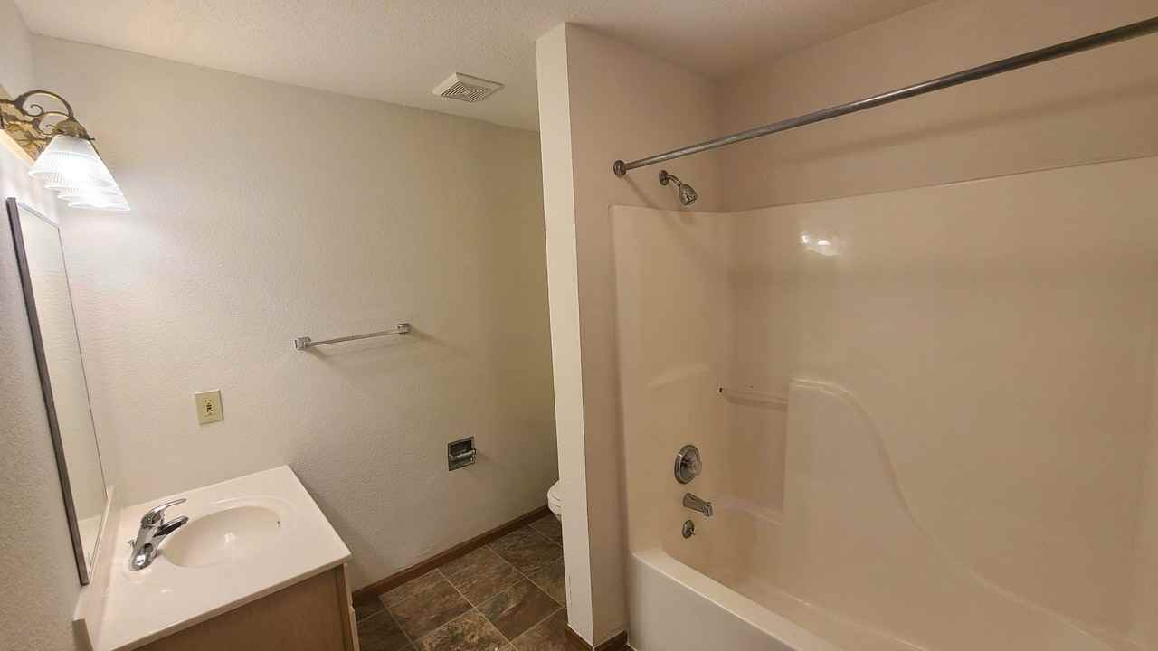 Oak Knoll - Photo 7 of 15