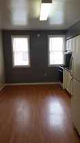 Super cute 1 bedroom apartment on the South Side Flats! - Photo 1 of 1
