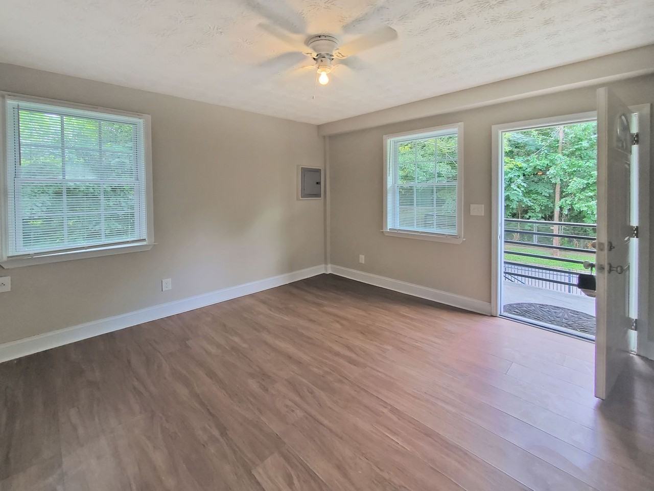 101 Sunset - Photo 2 of 8