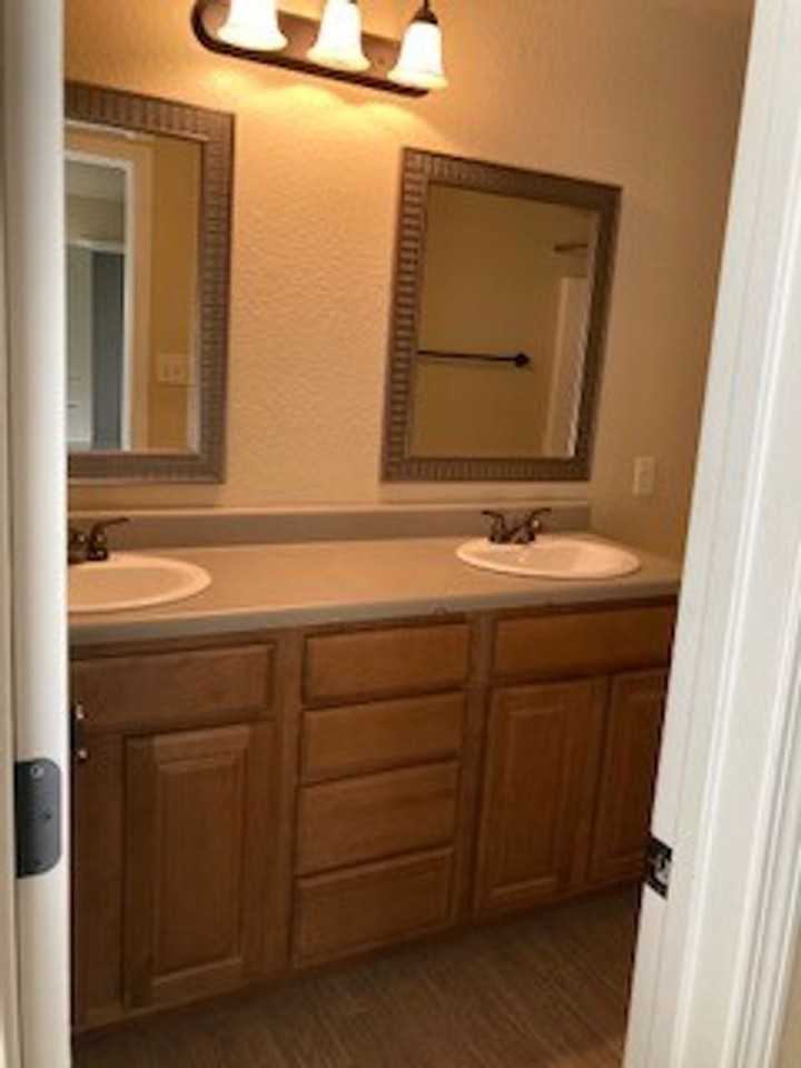 PARKER-SUNCHASE TOWNHOMES - Photo 5 of 18