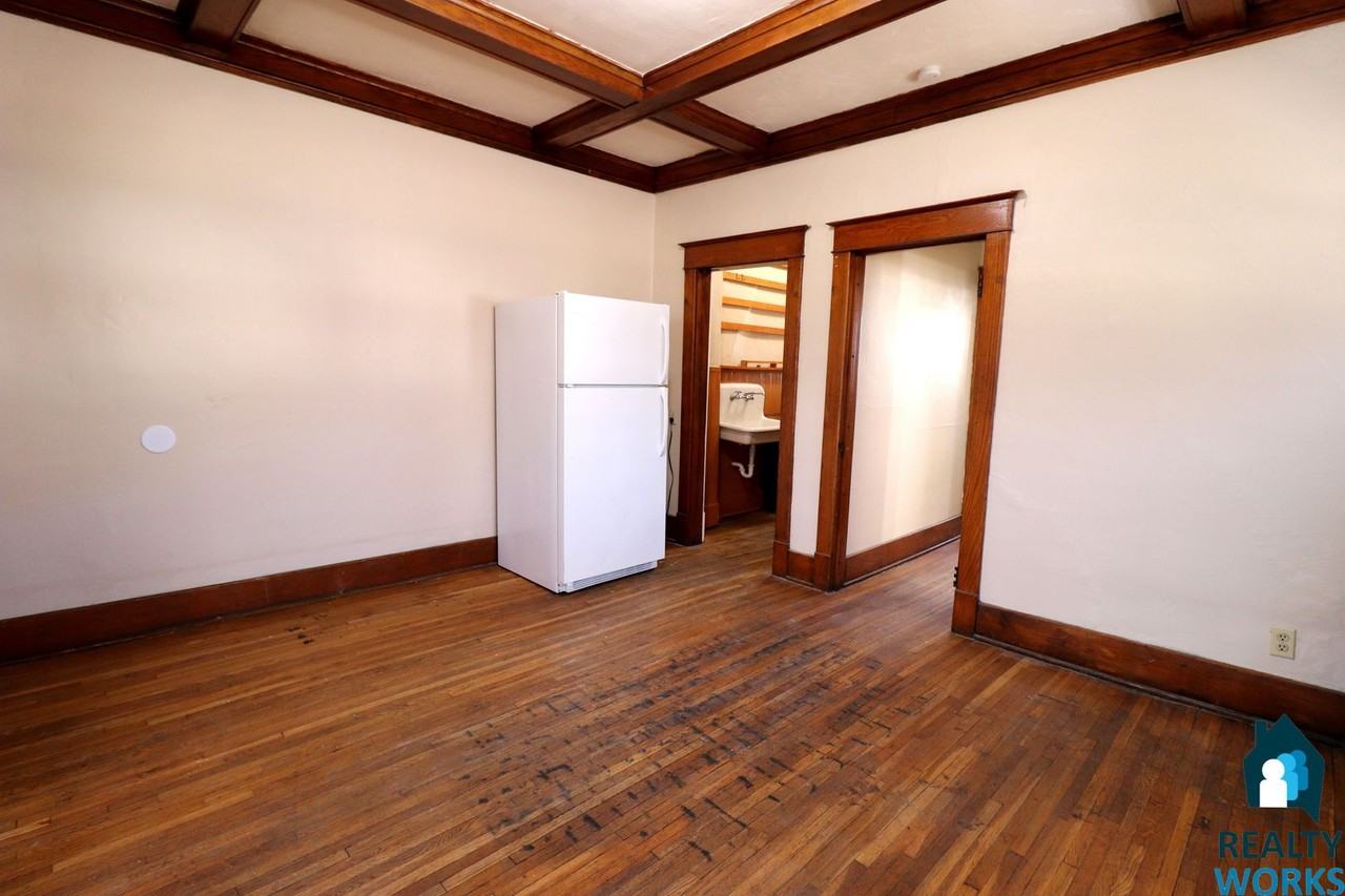 829 South 13th Street - Photo 3 of 13
